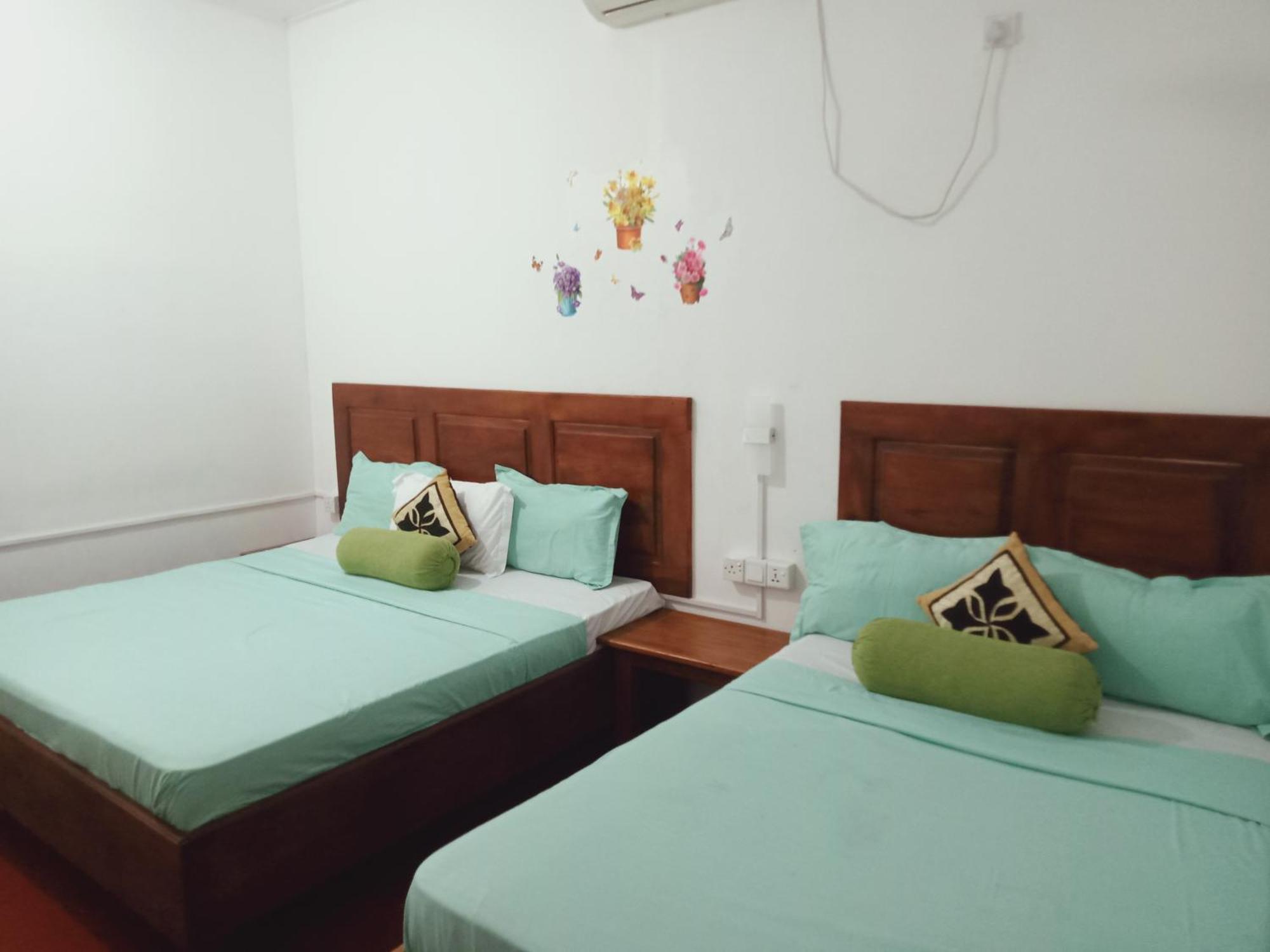 White Villa Hotel Trincomalee Exteriör bild