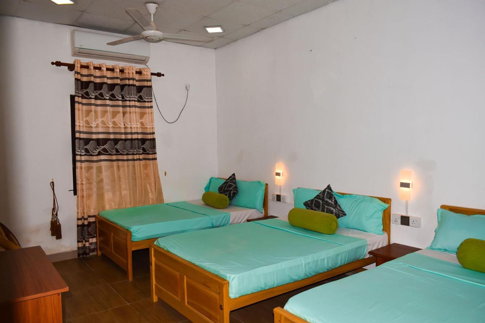 White Villa Hotel Trincomalee Exteriör bild
