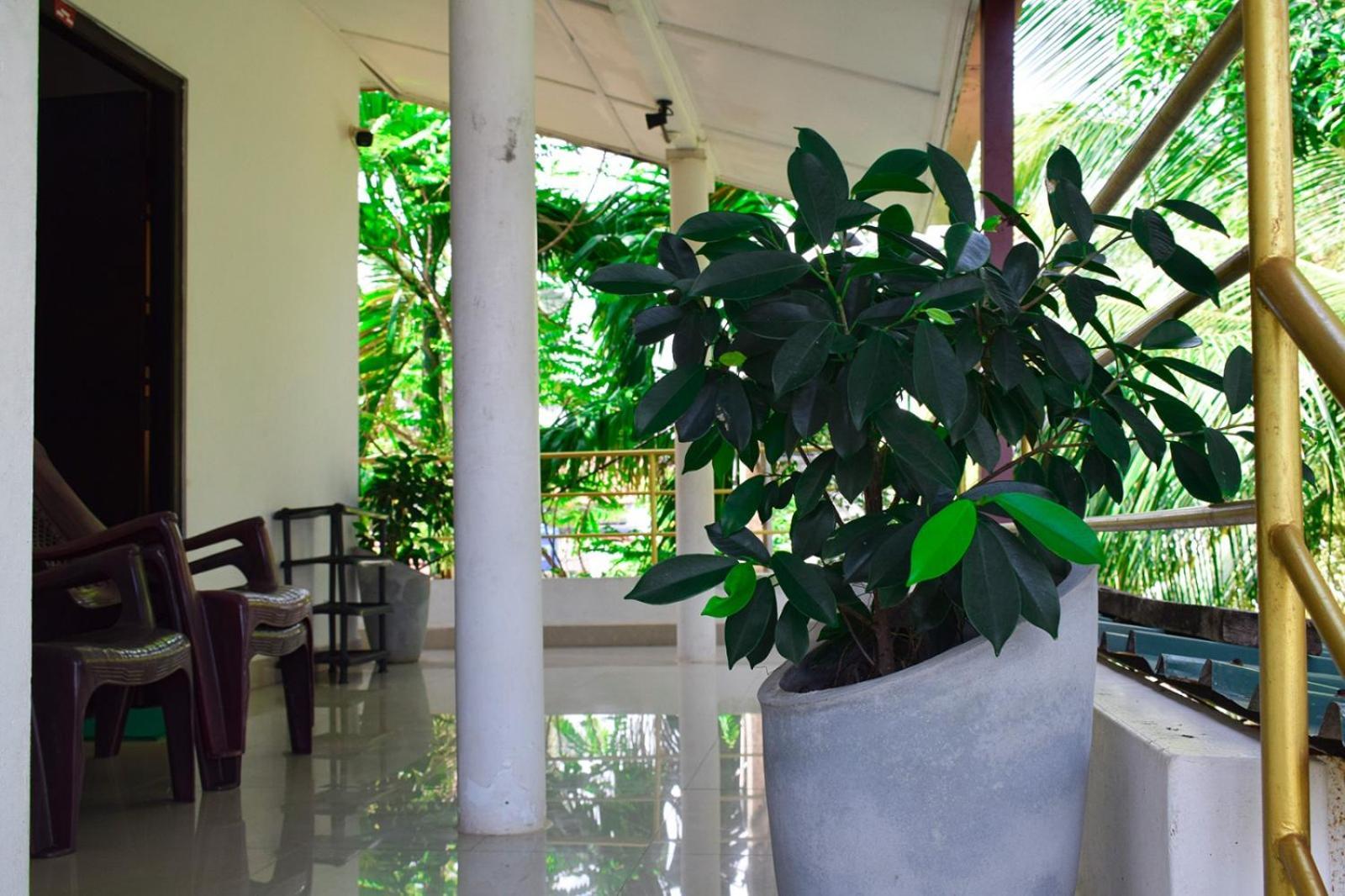 White Villa Hotel Trincomalee Exteriör bild